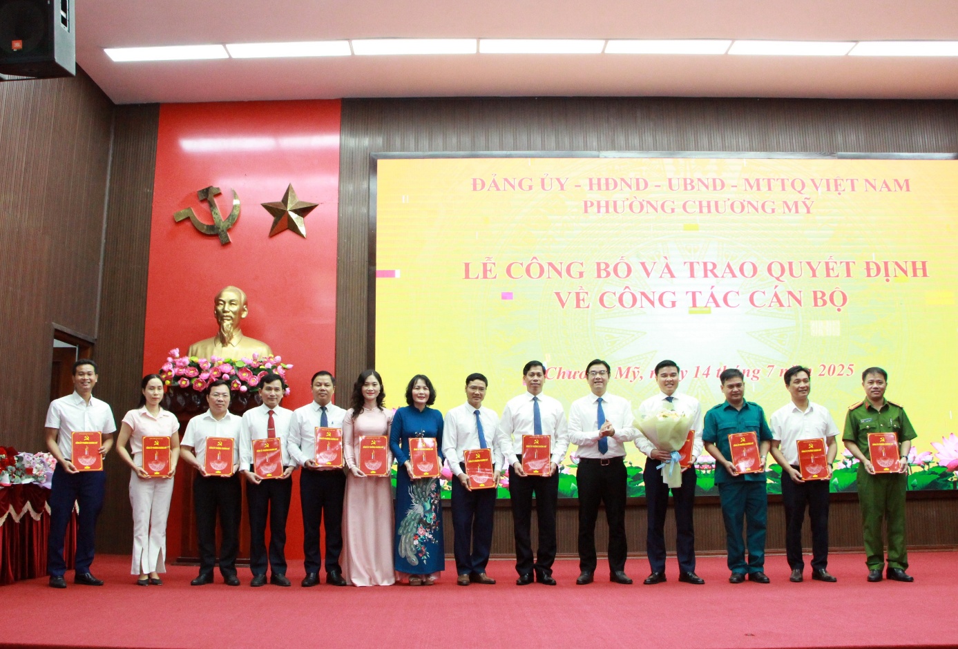 Chương Mỹ công bố và trao quyết định về công tác cán bộ; Triển khai kế hoạch Đại hội các Đảng bộ, Chi bộ trực thuộc tiến tới Đại hội đại biểu Đảng bộ phường Chương Mỹ lần thứ I, nhiệm kỳ 2025 - 2030- Ảnh 4.