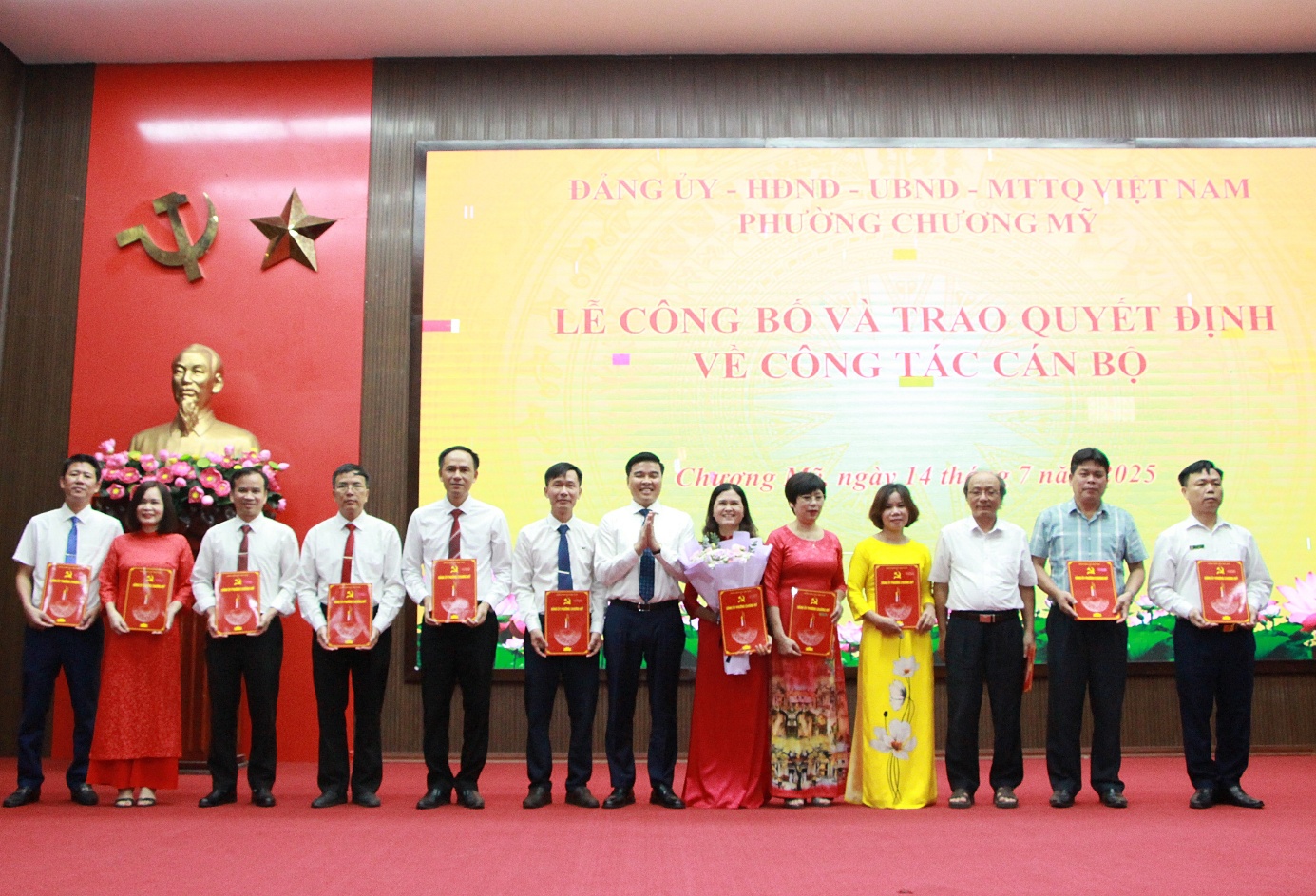 Chương Mỹ công bố và trao quyết định về công tác cán bộ; Triển khai kế hoạch Đại hội các Đảng bộ, Chi bộ trực thuộc tiến tới Đại hội đại biểu Đảng bộ phường Chương Mỹ lần thứ I, nhiệm kỳ 2025 - 2030- Ảnh 6.