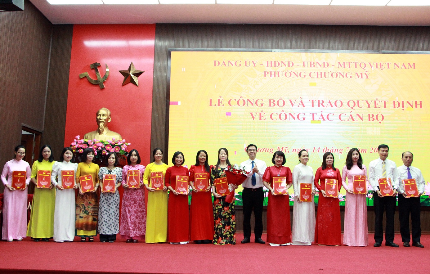Chương Mỹ công bố và trao quyết định về công tác cán bộ; Triển khai kế hoạch Đại hội các Đảng bộ, Chi bộ trực thuộc tiến tới Đại hội đại biểu Đảng bộ phường Chương Mỹ lần thứ I, nhiệm kỳ 2025 - 2030- Ảnh 7.