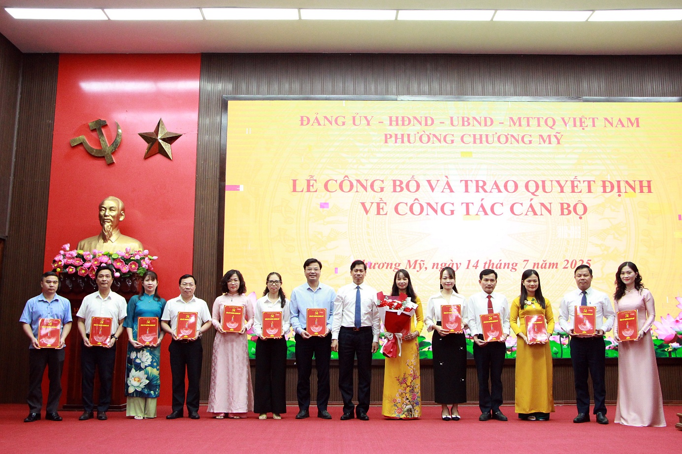 Chương Mỹ công bố và trao quyết định về công tác cán bộ; Triển khai kế hoạch Đại hội các Đảng bộ, Chi bộ trực thuộc tiến tới Đại hội đại biểu Đảng bộ phường Chương Mỹ lần thứ I, nhiệm kỳ 2025 - 2030- Ảnh 8.