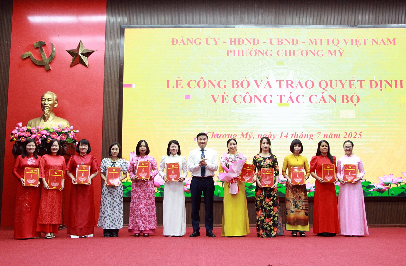 Chương Mỹ công bố và trao quyết định về công tác cán bộ; Triển khai kế hoạch Đại hội các Đảng bộ, Chi bộ trực thuộc tiến tới Đại hội đại biểu Đảng bộ phường Chương Mỹ lần thứ I, nhiệm kỳ 2025 - 2030- Ảnh 9.