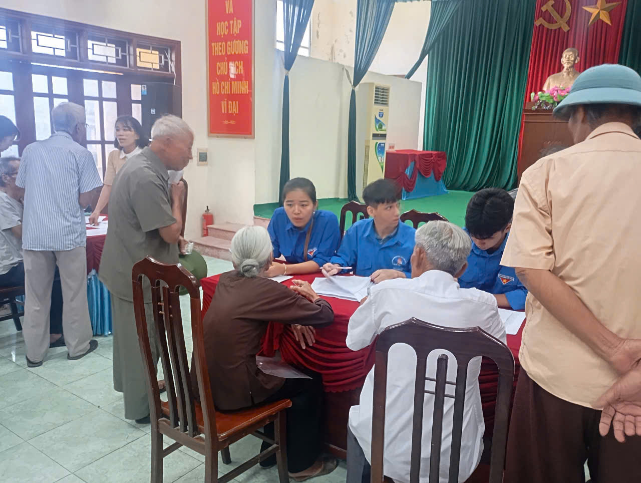 Hoà Xá: ra quân hỗ trợ tiếp nhận hồ sơ trợ cấp hưu trí xã hội cho người cao tuổi không có lương hưu- Ảnh 5.