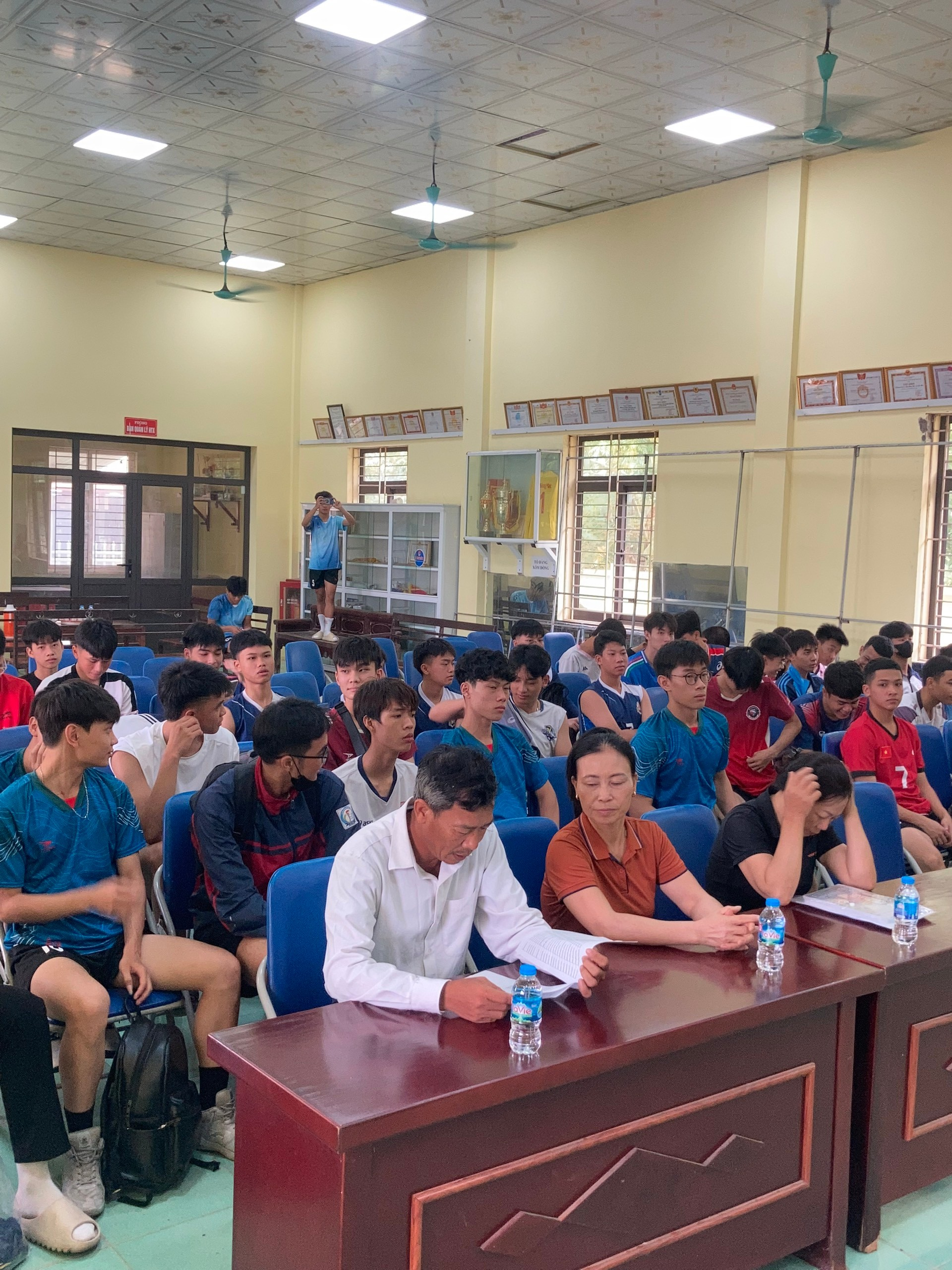 SÔI NỔI GIẢI BÓNG CHUYỀN HƠI THANH NIÊN 
CHÀO MỪNG NGÀY THÀNH LẬP XÃ YÊN LÃNG- Ảnh 1.