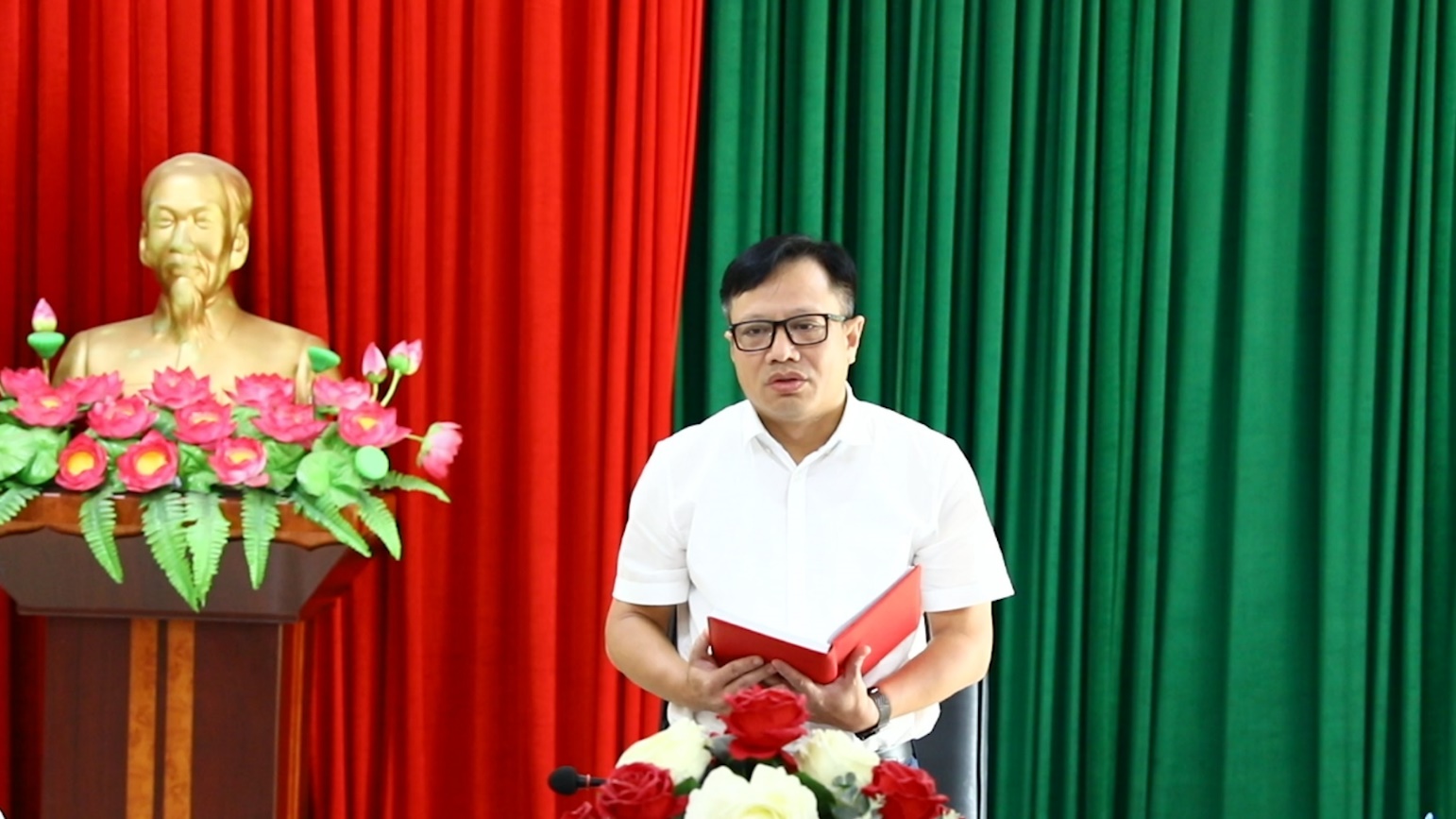 Đồng chí Bí thư Đảng ủy xã giao ban công tác an ninh quốc phòng sau khi vận hành mô hình chính quyền địa phương 2 cấp- Ảnh 4.