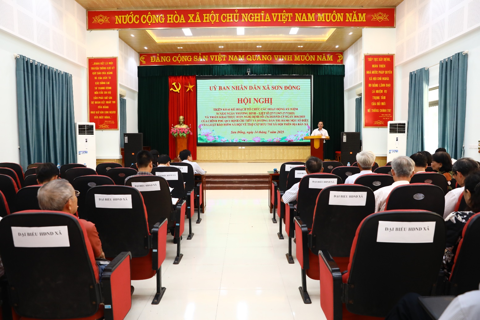 UBND xã Sơn Đồng triển khai Kế hoạch tổ chức các hoạt động kỷ niệm 78 năm ngày Thương binh - Liệt sĩ và triển khai thực hiện Nghị định số 176/2025/NĐ-CP- Ảnh 1.