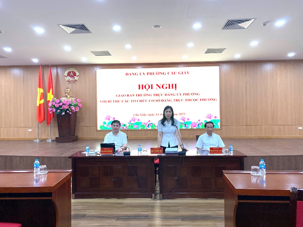 D:\HN giao ban TTQU với CB Doanh nghiệp, Trường học tháng 7.2025\z6803208398460_5d2100442bbb3622acb2fdbf5dd991b9.jpg