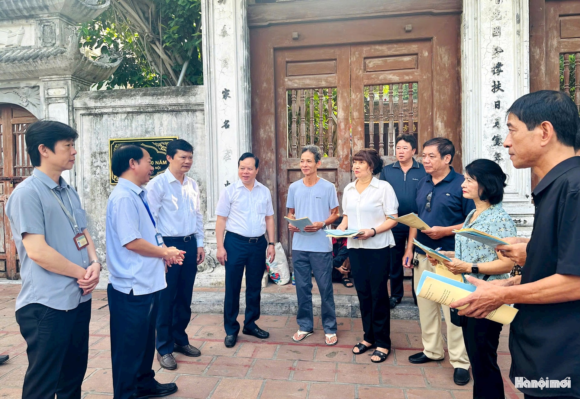 PHƯỜNG VĂN MIẾU- QUỐC TỬ GIÁM RA QUÂN CAO ĐIỂM TUYÊN TRUYỀN TRẬT TỰ VĂN MINH ĐÔ THỊ - Ảnh 2.