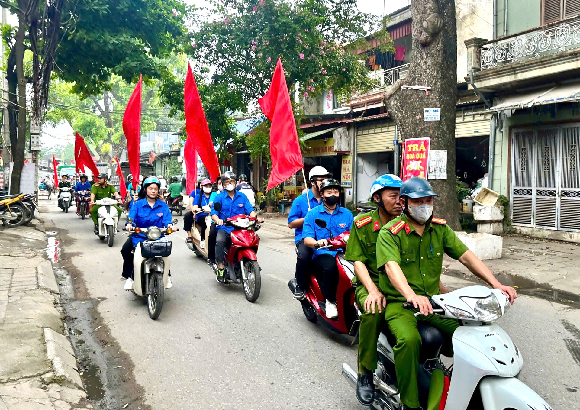 Lĩnh Nam phát động thi đua vì môi trường sáng - xanh - sạch - đẹp- Ảnh 9.