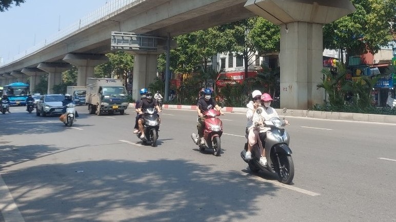 Hà Nội nắng nóng gay gắt, nhiệt độ cao nhất 37 độ C- Ảnh 1.