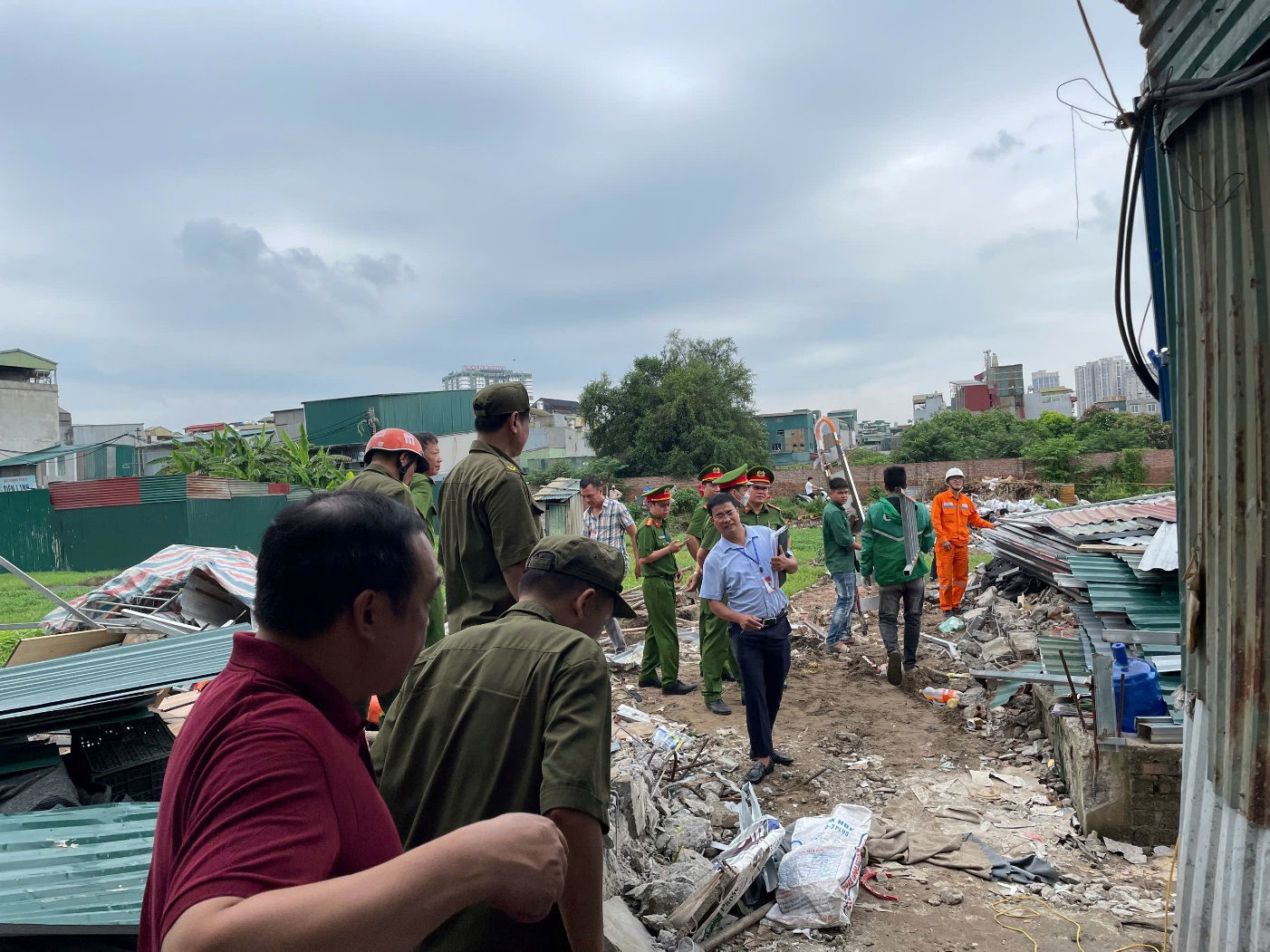 Phường Khương Đình tiếp tục ra quân xử lý vi phạm về trật tự xây dựng trên đất nông nghiệp- Ảnh 4.
