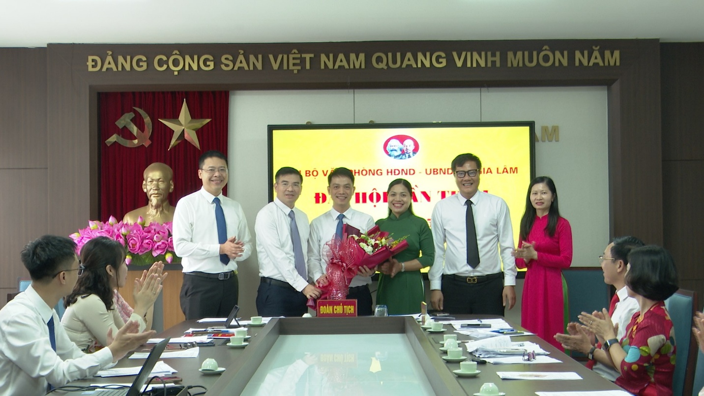 Đại hội Chi bộ Văn phòng HĐND – UBND, Chi bộ Phòng Kinh tế xã Gia Lâm lần thứ I, nhiệm kỳ 2025-2030 thành công tốt đẹp- Ảnh 1.