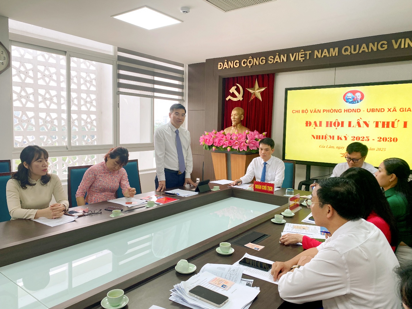 Đại hội Chi bộ Văn phòng HĐND – UBND, Chi bộ Phòng Kinh tế xã Gia Lâm lần thứ I, nhiệm kỳ 2025-2030 thành công tốt đẹp- Ảnh 3.