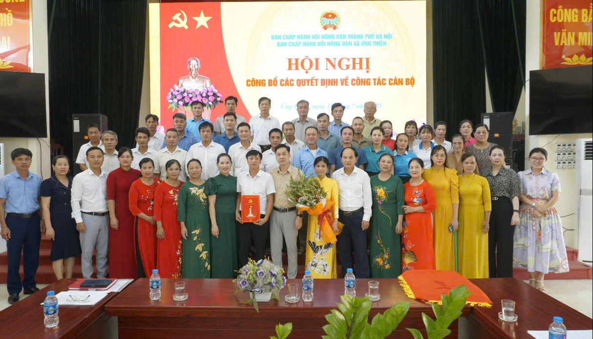 Công bố các Quyết định về công tác tổ chức, công tác cán bộ hội nông dân xã Ứng Thiên- Ảnh 1.