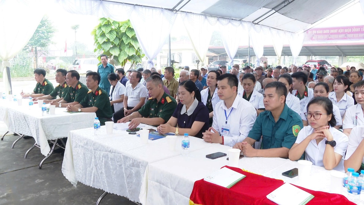 C:\Users\MAY 1\Desktop\khám chữa bệnh\z6807417477034_975b2c5bfc43a5cb6c510b25fa6d6bc5.jpg