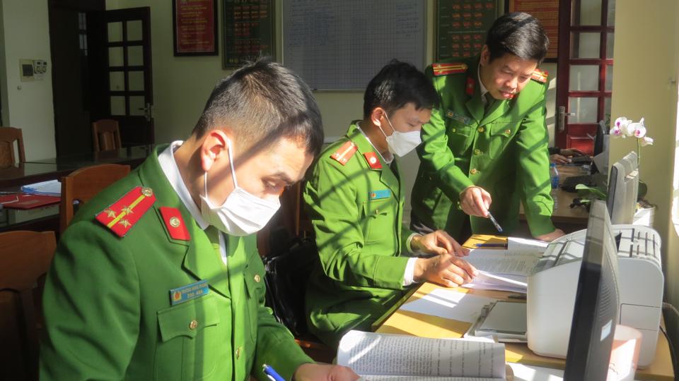 A group of people wearing green uniforms  AI-generated content may be incorrect.