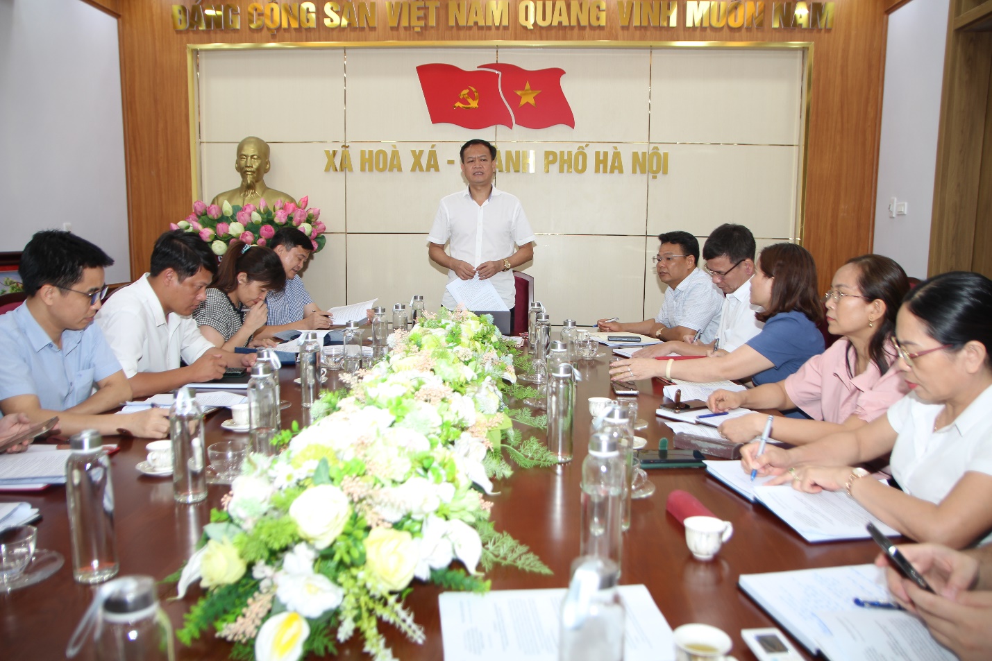 Hòa Xá triển khai công tác tuyên truyền khánh tiết phục vụ Đại hội Đảng bộ xã lần thứ I, nhiệm kỳ 2025–2030- Ảnh 2.