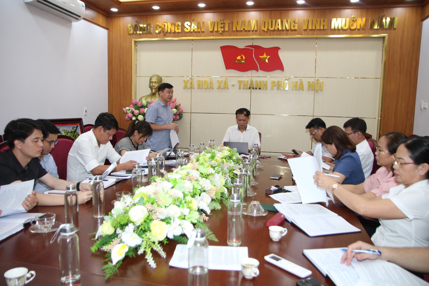 Hòa Xá triển khai công tác tuyên truyền khánh tiết phục vụ Đại hội Đảng bộ xã lần thứ I, nhiệm kỳ 2025–2030- Ảnh 3.