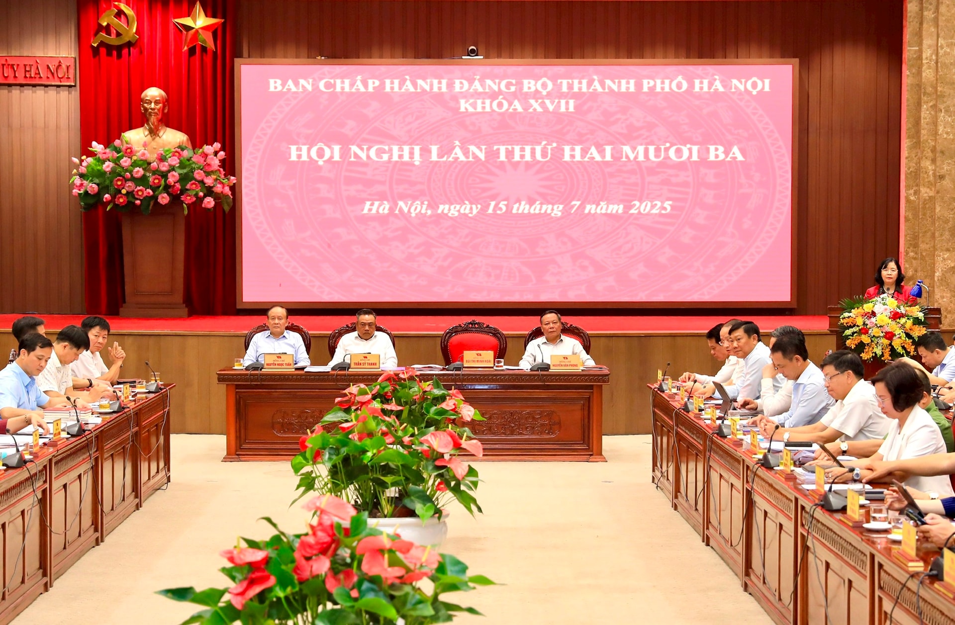 Bí thư Thành ủy Hà Nội Bùi Thị Minh Hoài: Thống nhất cao về phương hướng công tác nhân sự Đại hội Đảng bộ thành phố Hà Nội- Ảnh 2.