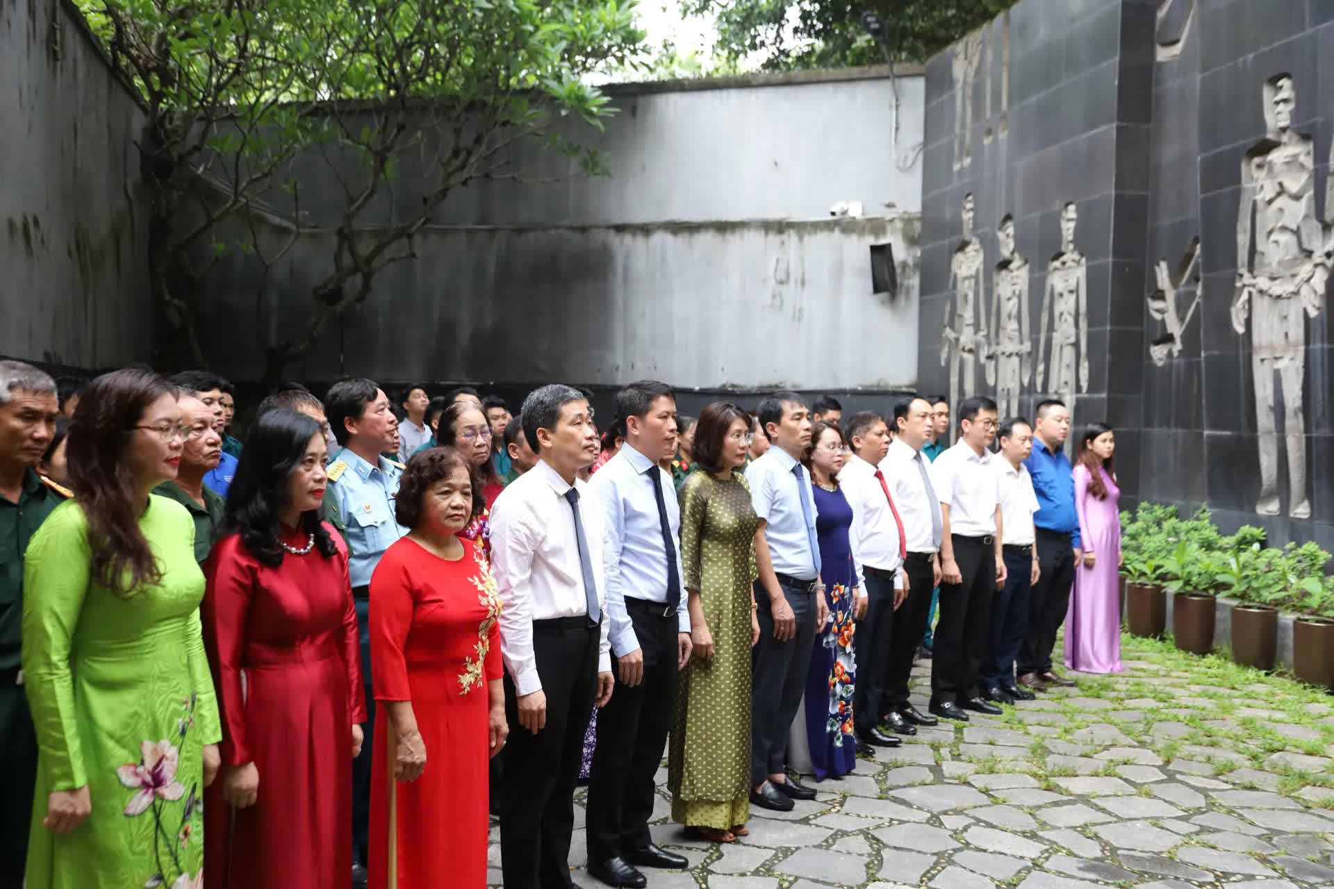 Phường Cửa Nam dâng hương tưởng niệm các anh hùng liệt sĩ- Ảnh 1.
