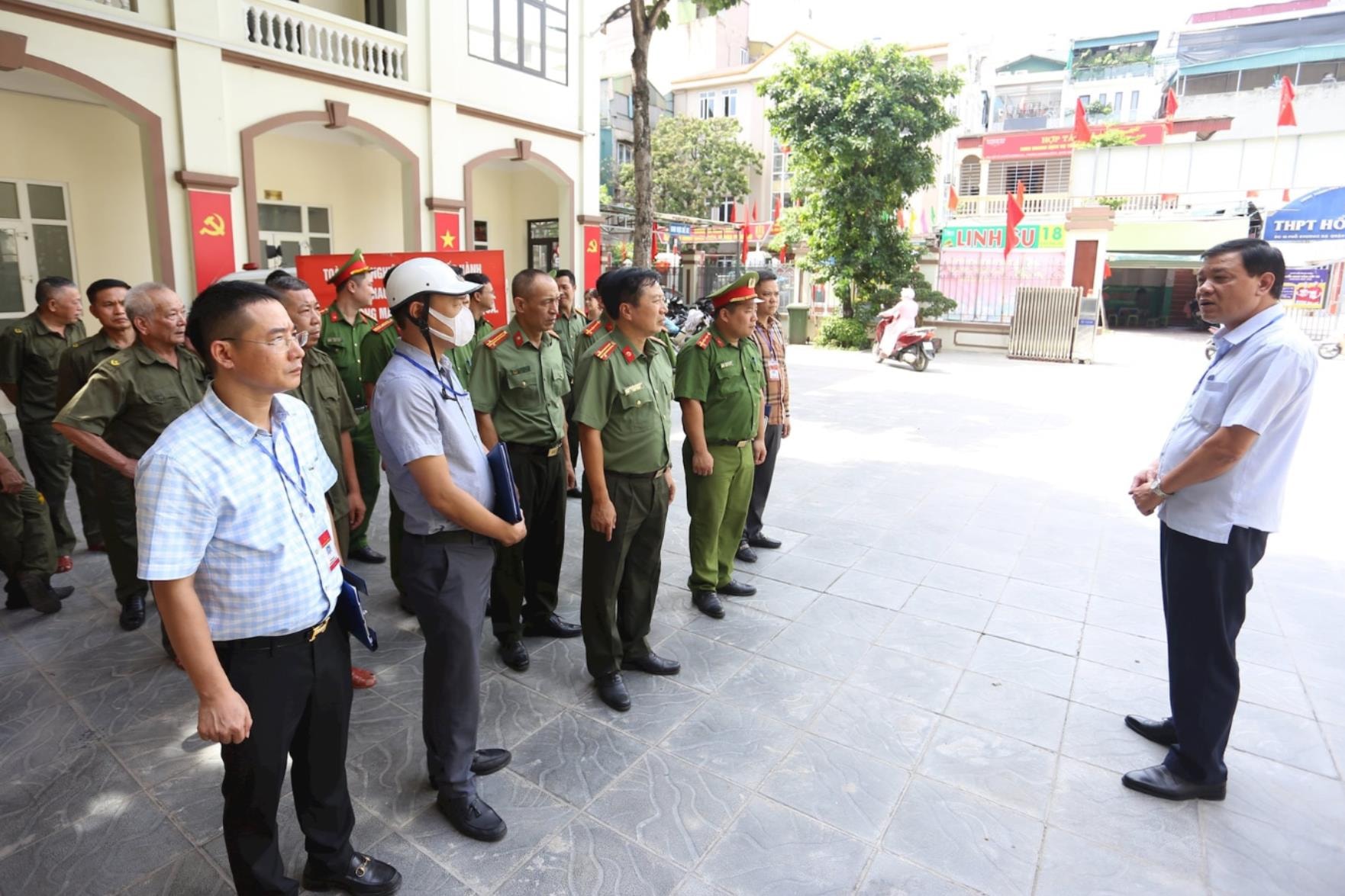 Phường Khương Đình: Ra quân xử lý vi phạm đất đai, trật tự xây dựng- Ảnh 1.