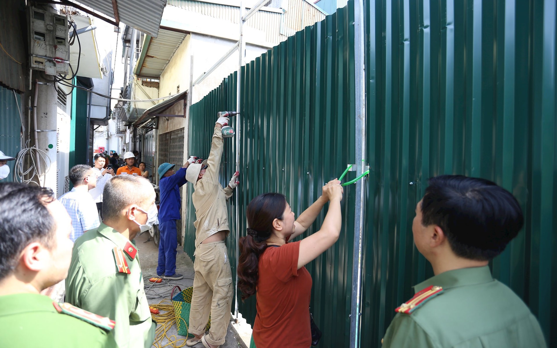 Phường Khương Đình: Ra quân xử lý vi phạm đất đai, trật tự xây dựng