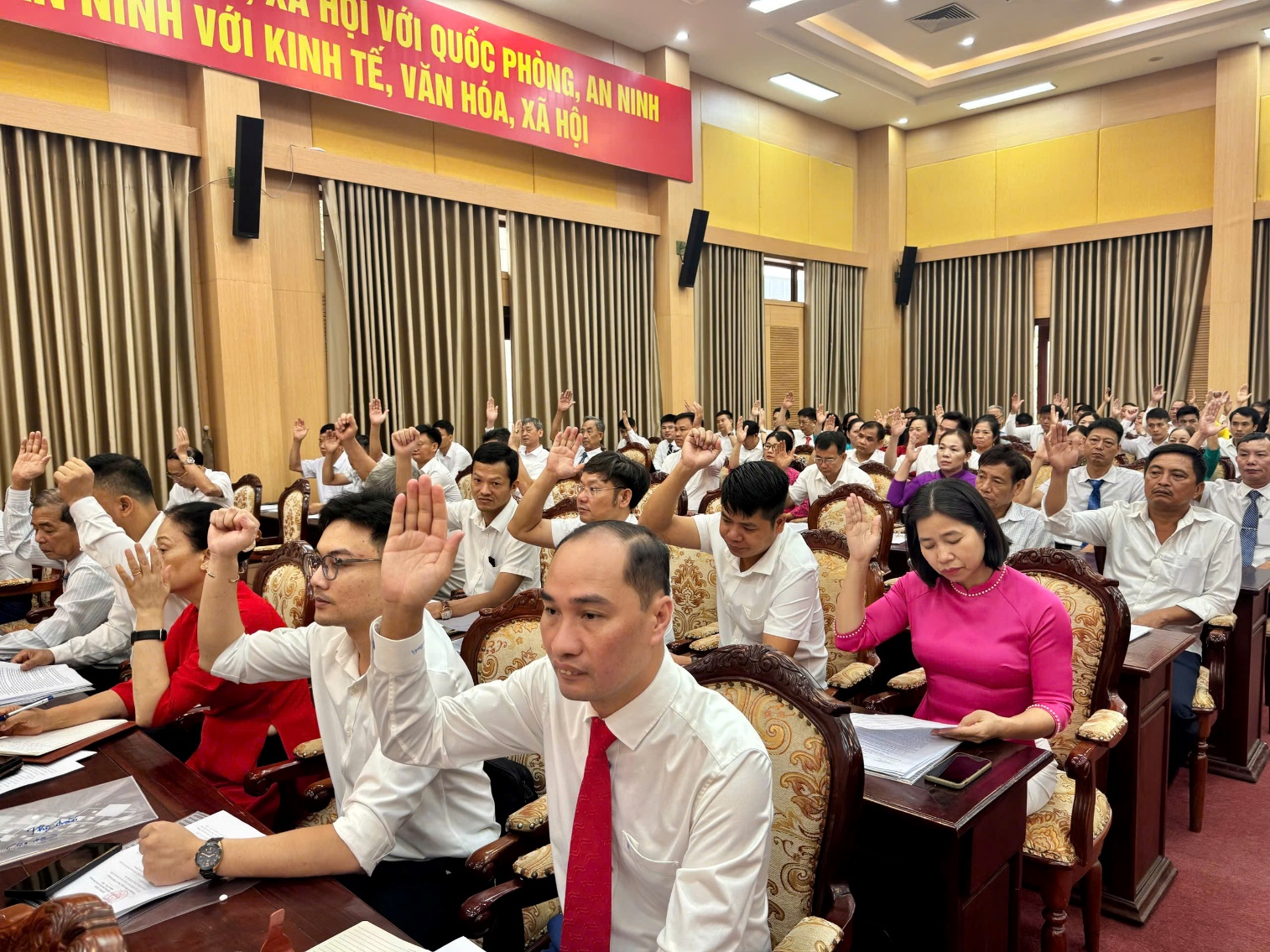Kỳ họp thứ hai HĐND xã Hoài Đức nhiệm kỳ 2021 - 2026- Ảnh 8.