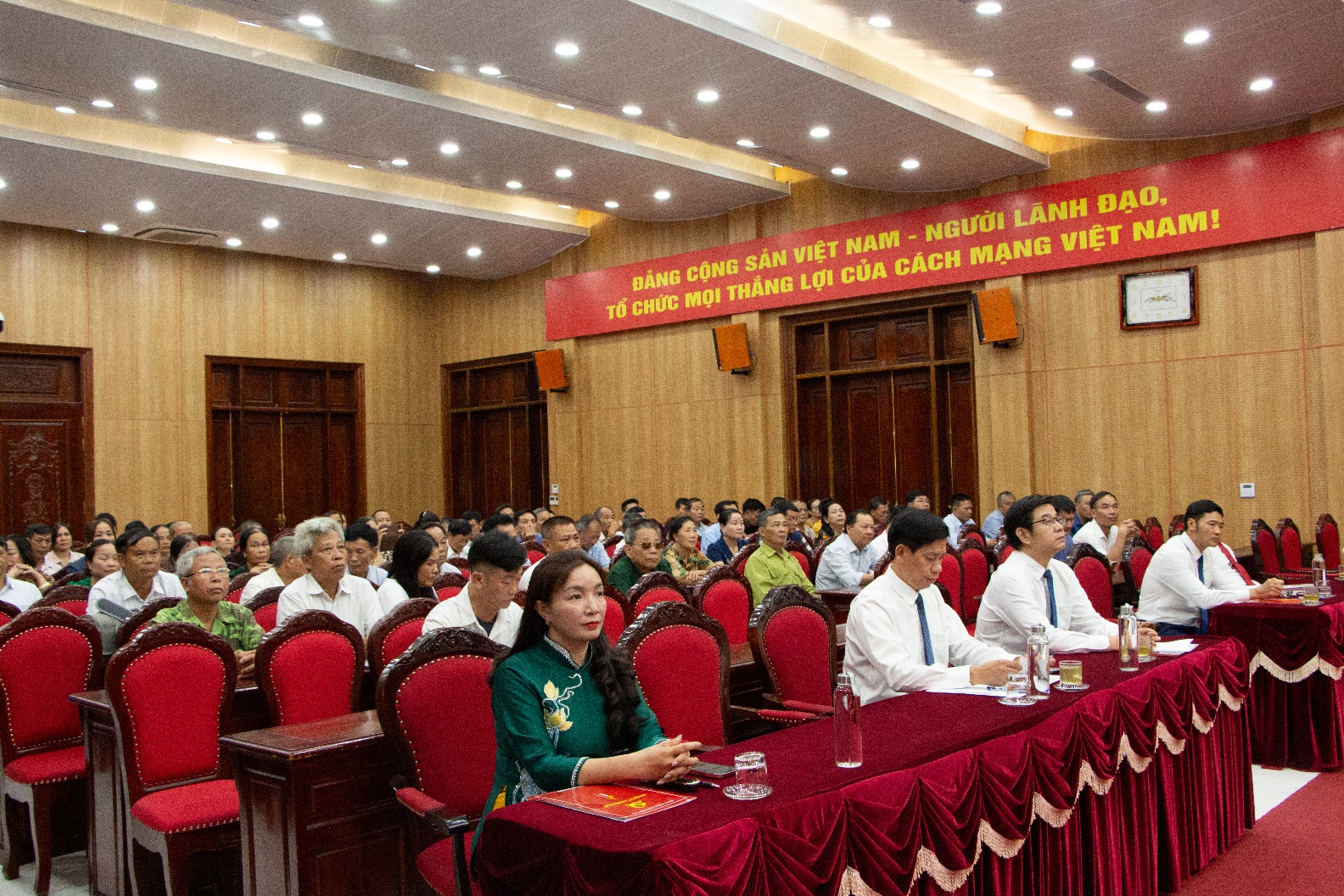 Lễ công bố Quyết định về công tác tổ chức và công tác cán bộ Uỷ ban MTTQ Việt Nam phường Chương Mỹ- Ảnh 1.