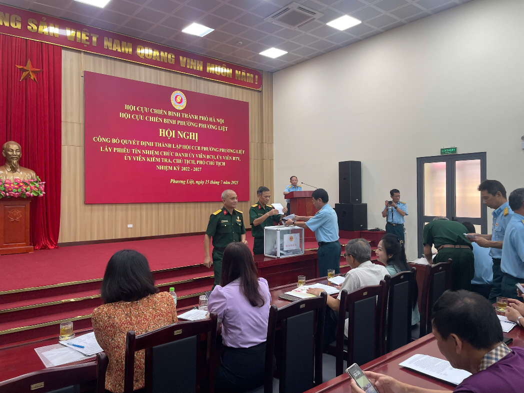 Công bố Quyết định thành lập Hội Cựu chiến binh phường Phương Liệt và lấy phiếu tín nhiệm- Ảnh 2.