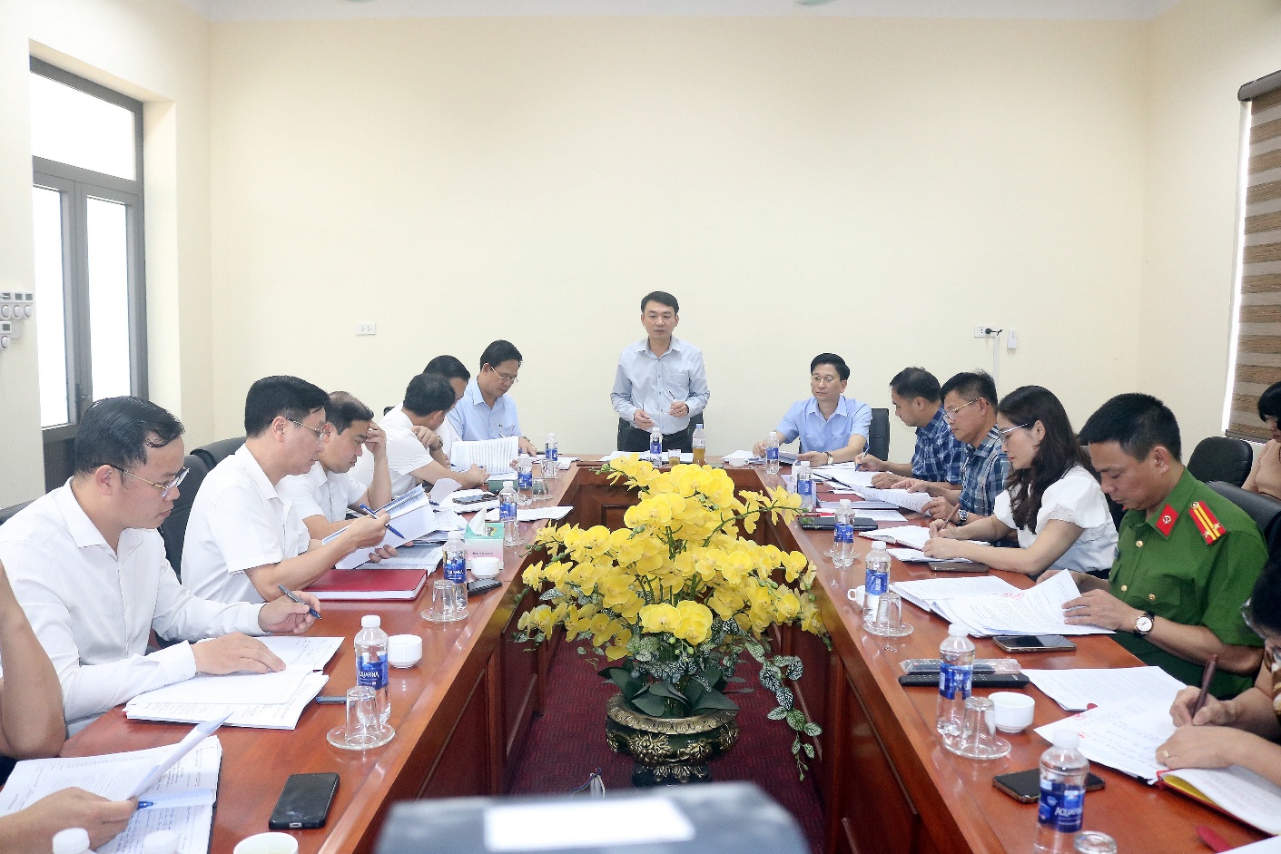 Xuân Mai: Đánh giá tình hình thực hiện các nhiệm vụ trọng tâm trên địa bàn xã sau 2 tuần chính thức vận hành mô hình chính quyền địa phương 2 cấp- Ảnh 1.
