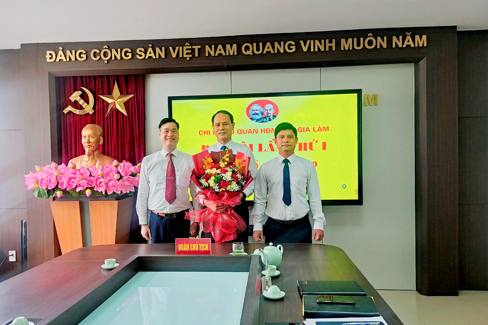 Chi bộ cơ quan HĐND xã Gia Lâm tổ chức Đại hội lần thứ I, nhiệm kỳ 2025–2030- Ảnh 1.