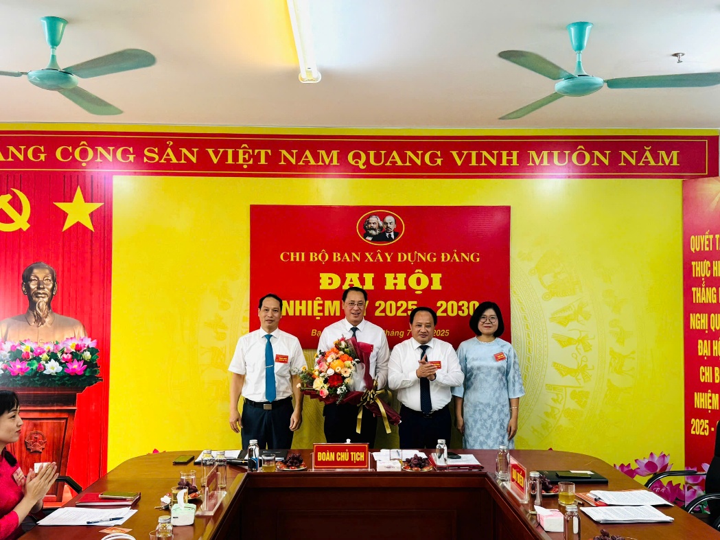 ĐẠI HỘI CHI BỘ BAN XÂY DỰNG ĐẢNG PHƯỜNG BẠCH MAI, NHIỆM KỲ 2025-2030- Ảnh 1.
