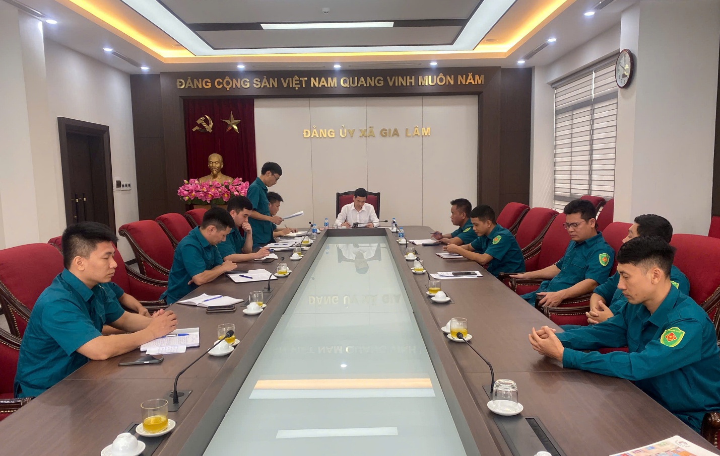 Đồng chí Nguyễn Việt Hà- TUV, Bí thư Đảng ủy xã dự giao ban Chi bộ Quân sự xã Gia Lâm- Ảnh 1.