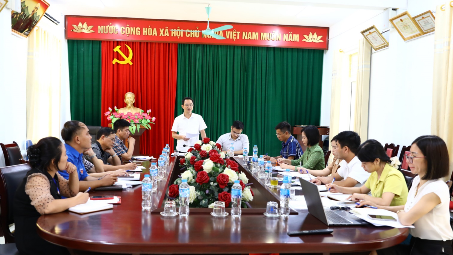 UBND xã Sơn Đồng làm việc với phòng giao dịch NHCS Hoài Đức về công tác ủy thác vay vốn- Ảnh 1.