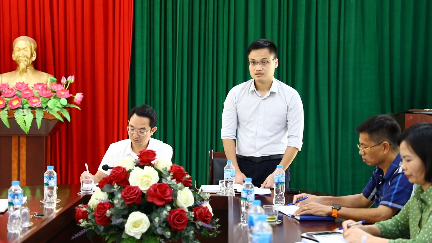 UBND xã Sơn Đồng làm việc với phòng giao dịch NHCS Hoài Đức về công tác ủy thác vay vốn- Ảnh 2.