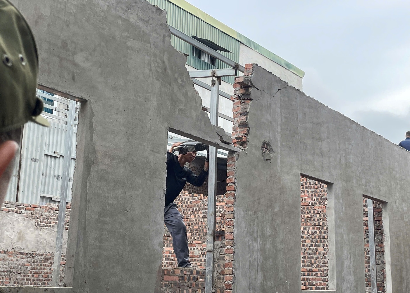 Khương Đình: Tiếp tục xử lý nghiêm các vi phạm về trật tự xây dựng trên đất nông nghiệp trên địa bàn- Ảnh 1.