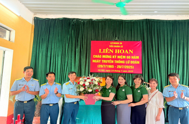 TIN BÀI THÁNG 7/2025
TRƯỜNG MẦM NON SAO MAI TỔ CHỨC GIAO LƯU – 
CHÚC MỪNG CÁN BỘ CHIẾN SĨ ĐƠN VỊ KẾT NGHĨA NHÂN DỊP KỶ NIỆM 60 NĂM NGÀY TRUYỀN THỐNG LỮ ĐOÀN 
(20/07/1965 – 20/07/2025)- Ảnh 1.