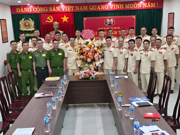 Chi bộ Văn phòng UBND phường, Chi bộ Cảnh sát khu vực phường Long Biên  tổ chức thành công đại hội lần thứ nhất, nhiệm kỳ 2025-2030- Ảnh 6.