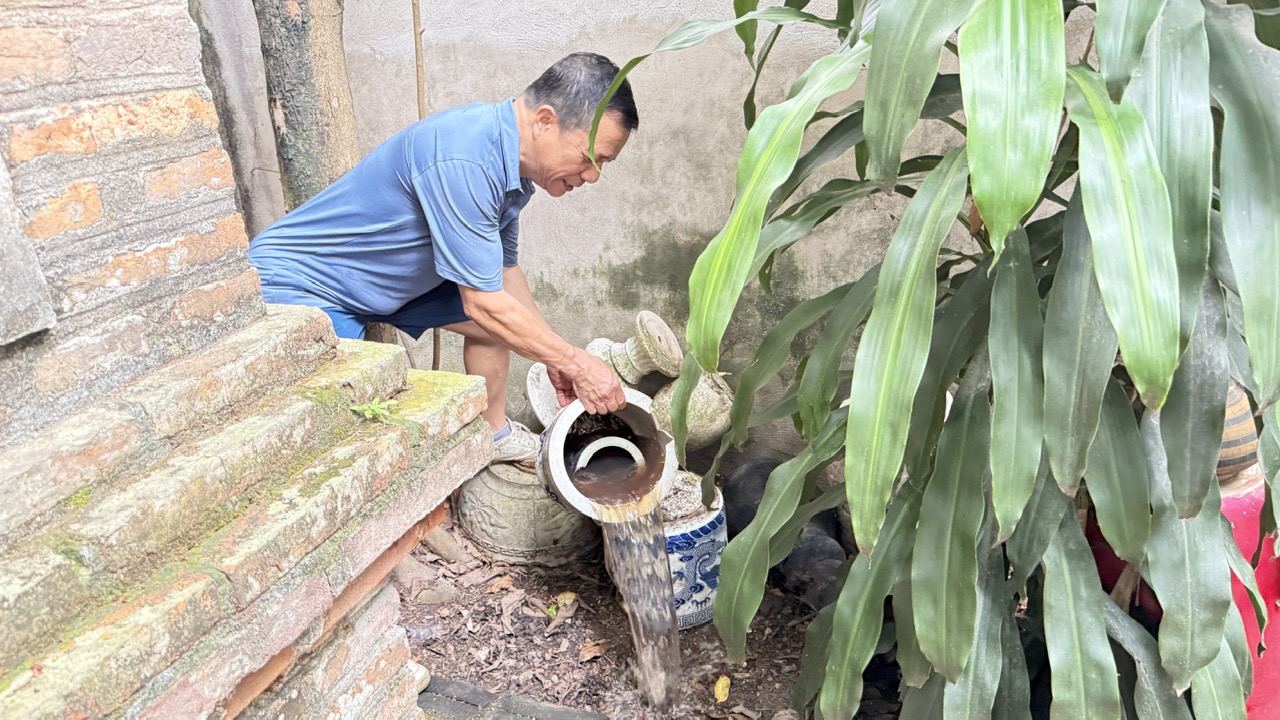 Phường Xuân Đỉnh đồng loạt ra quân chiến dịch tổng vệ sinh môi trường, diệt bọ gậy phòng chống sốt xuất huyết năm 2025- Ảnh 2.