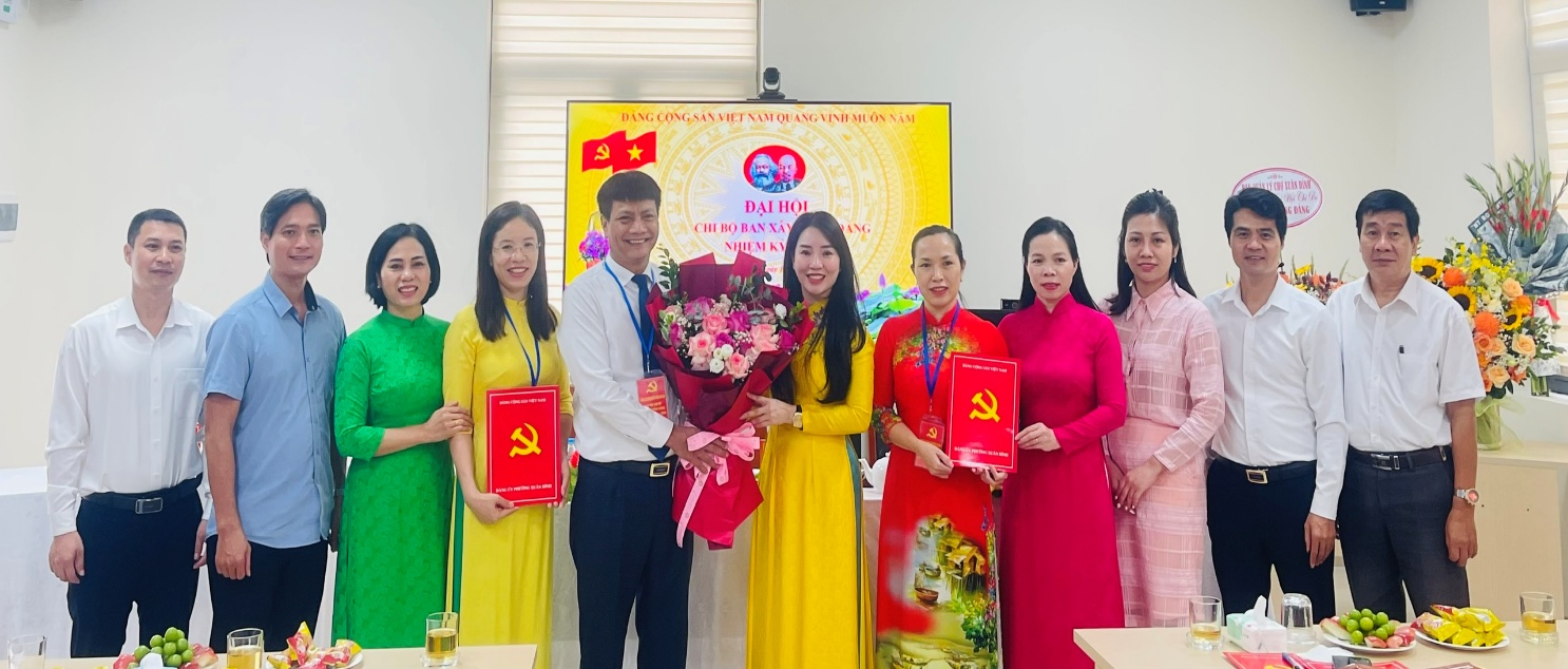 Tổ chức thành công Đại hội Chi bộ Ban Xây dựng Đảng - Đảng ủy các cơ quan Đảng phường Xuân Đỉnh lần thứ I, nhiệm kỳ 2025-2030- Ảnh 1.