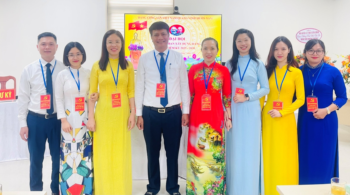 Tổ chức thành công Đại hội Chi bộ Ban Xây dựng Đảng - Đảng ủy các cơ quan Đảng phường Xuân Đỉnh lần thứ I, nhiệm kỳ 2025-2030- Ảnh 3.