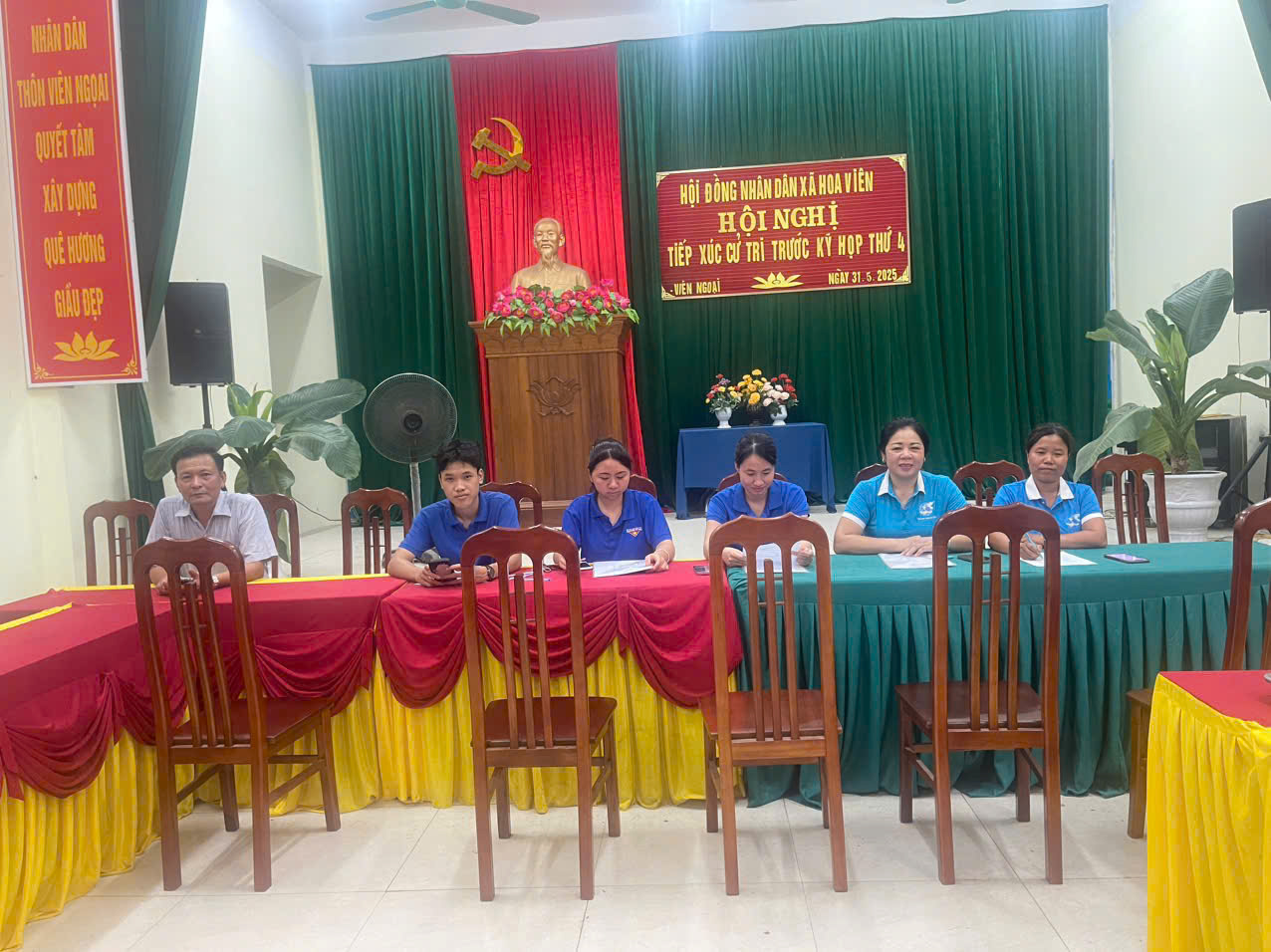 MTTQ Xã Ứng Thiên ra quân hỗ trợ kê khai hồ sơ nhận trợ cấp hưu trí xã hội cho người cao tuổi trên địa bàn xã- Ảnh 1.