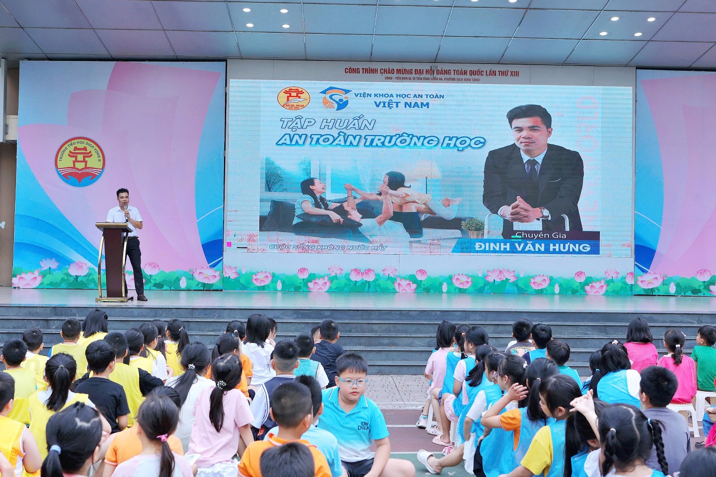 TRƯỜNG TIỂU HỌC DỊCH VỌNG B TỔ CHỨC TẬP HUẤN KỸ NĂNG PHÒNG CHỐNG BẮT CÓC, XÂM HẠI VÀ BẠO LỰC HỌC ĐƯỜNG- Ảnh 2.