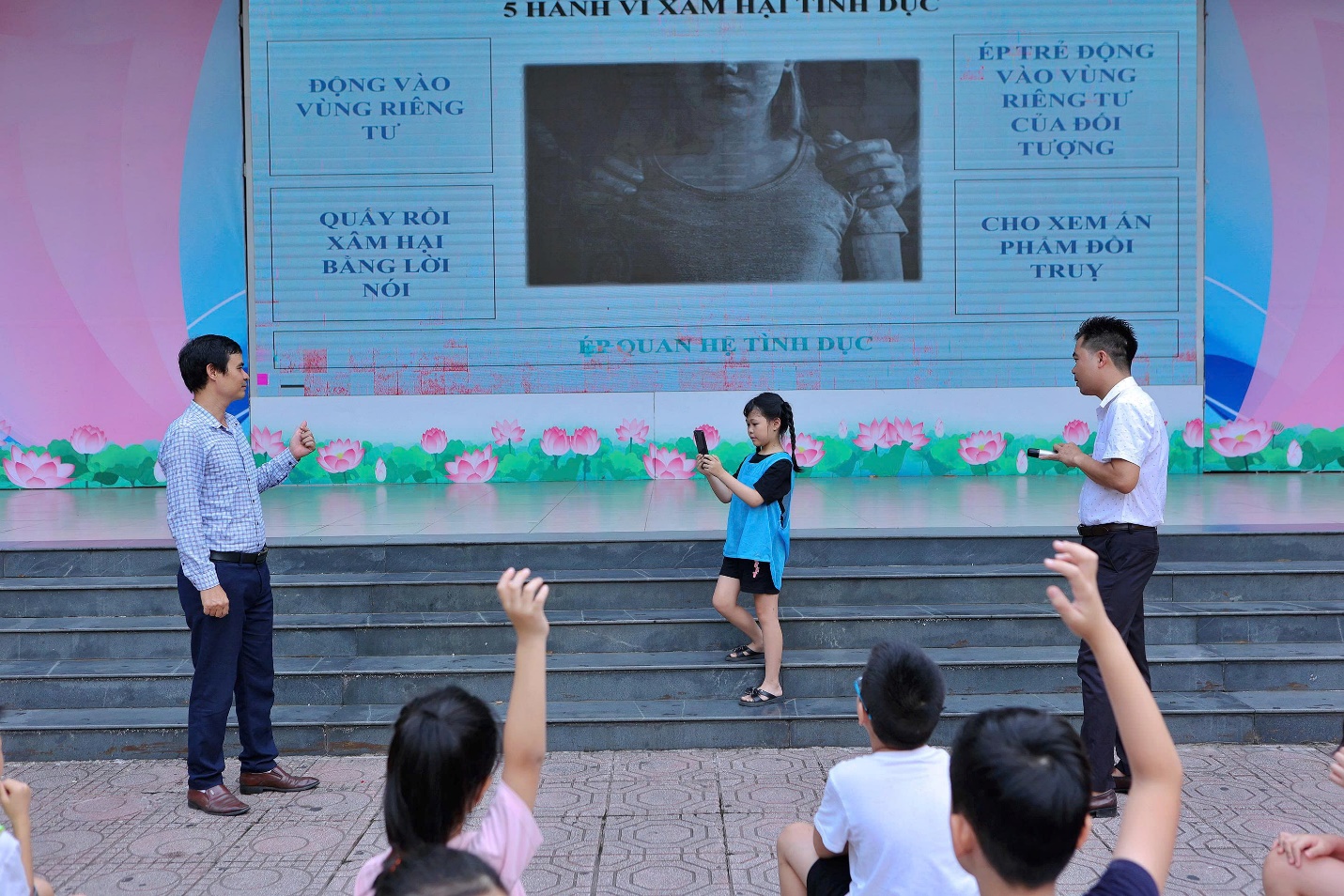 TRƯỜNG TIỂU HỌC DỊCH VỌNG B TỔ CHỨC TẬP HUẤN KỸ NĂNG PHÒNG CHỐNG BẮT CÓC, XÂM HẠI VÀ BẠO LỰC HỌC ĐƯỜNG- Ảnh 6.