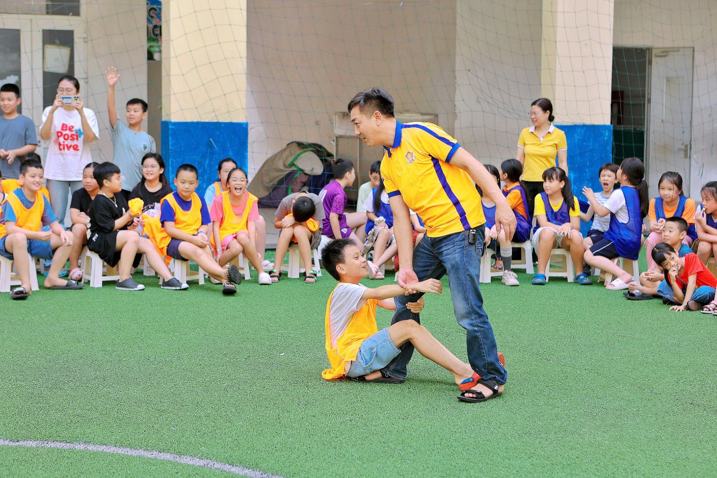 TRƯỜNG TIỂU HỌC DỊCH VỌNG B TỔ CHỨC TẬP HUẤN KỸ NĂNG PHÒNG CHỐNG BẮT CÓC, XÂM HẠI VÀ BẠO LỰC HỌC ĐƯỜNG- Ảnh 10.