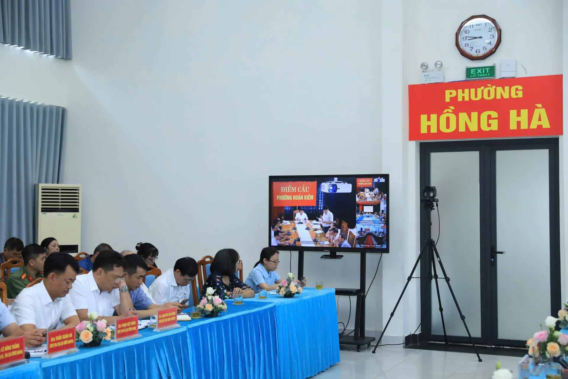 Chủ tịch HĐND Thành phố Hà Nội tiếp xúc cử tri các phường Hoàn Kiếm, Cửa Nam, Hồng Hà sau Kỳ họp thứ 25- Ảnh 3.