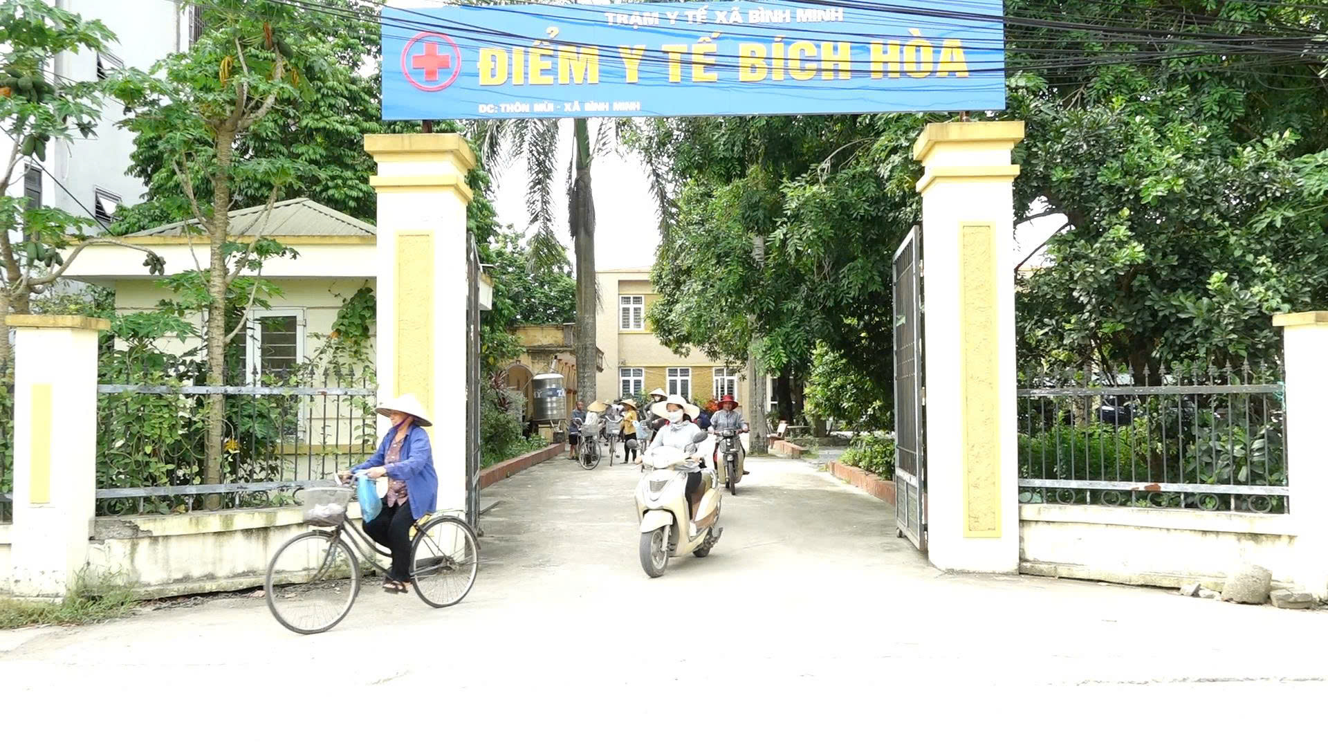 NGÀNH Y TẾ XÃ BÌNH MINH RA QUÂN TOÀN XÃ PHÒNG, CHỐNG DỊCH SỐT XUẤT HUYẾT – “ĐI TỪNG NGÕ, GÕ TỪNG NHÀ”