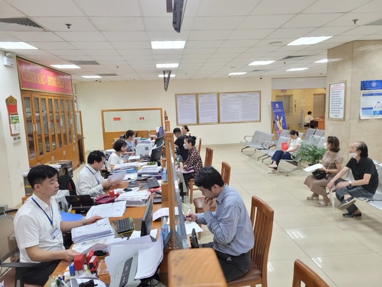 Tập trung tháo gỡ khó khăn trong thực hiện thủ tục hành chính, chuyển đổi số giai đoạn đầu vận hành mô hình chính quyền địa phương hai cấp- Ảnh 1.