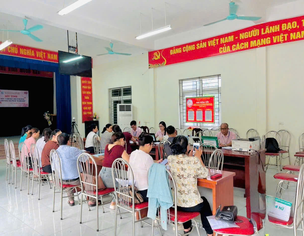 Đảm bảo hiệu quả hoạt động các điểm giao dịch NHCSXH Đan Phượng sau sáp nhập đơn vị hành chính- Ảnh 2.