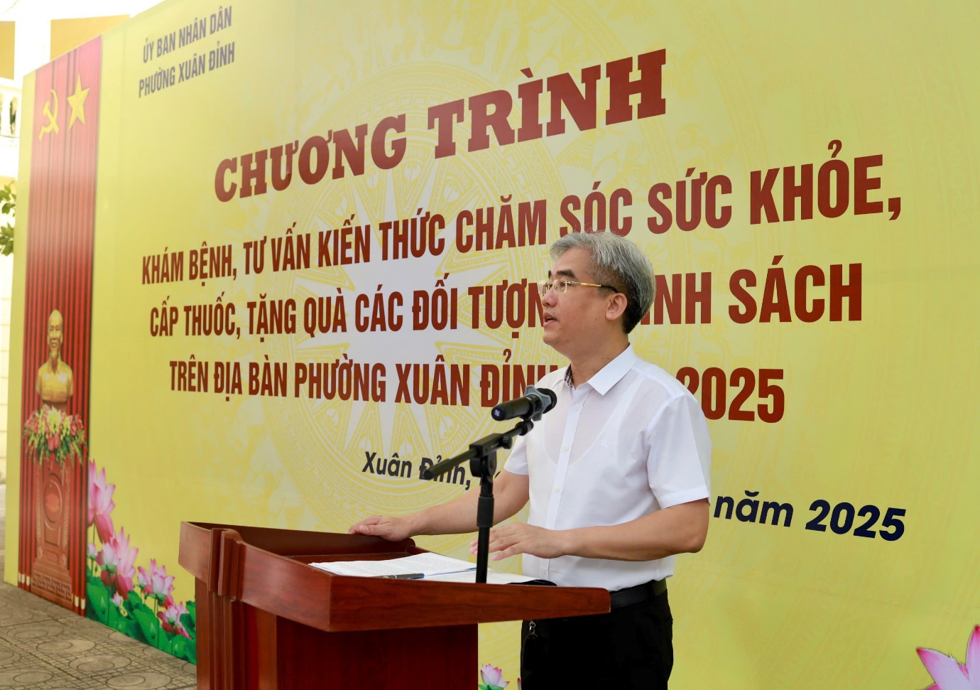 Phường Xuân Đỉnh tổ chức khám, cấp thuốc miễn phí cho người có công nhân dịp 27/7- Ảnh 2.