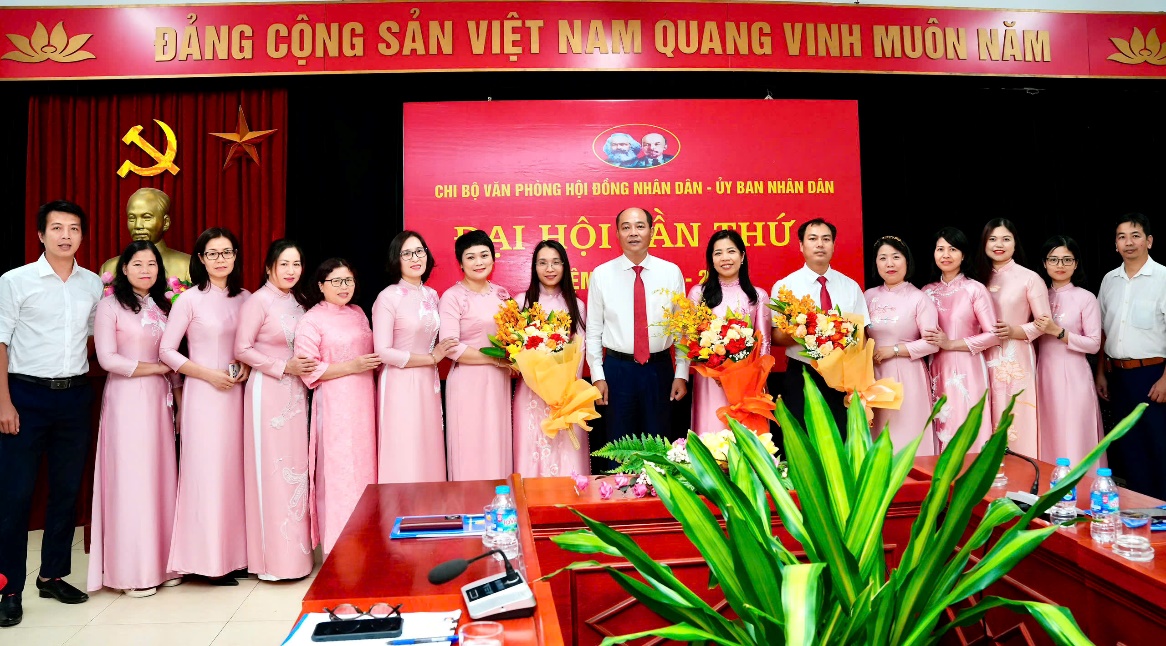 Đại hội Chi bộ Văn phòng HĐND và UBND phường Định Công lần thứ I, nhiệm kỳ 2025 - 2030- Ảnh 6.